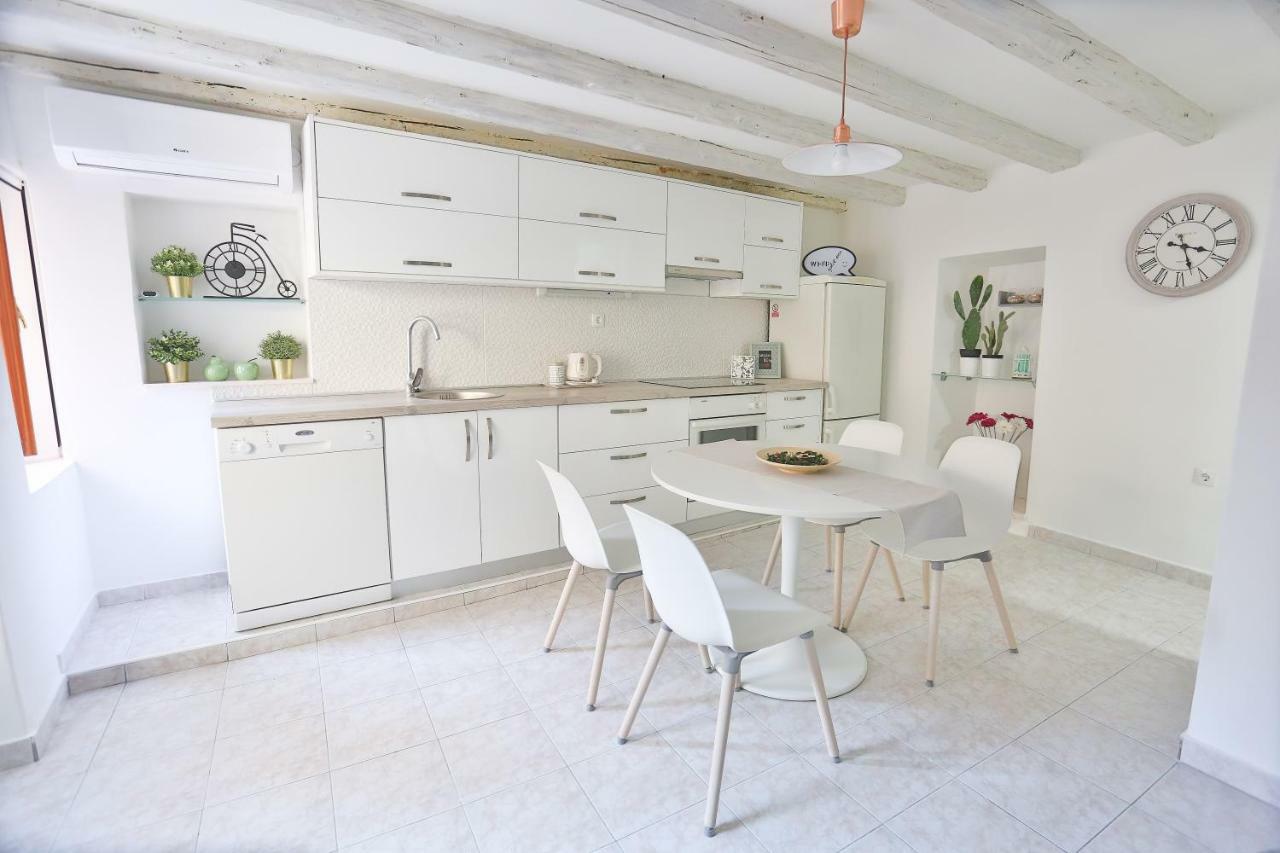 Apartman Dioniz Split Exteriör bild